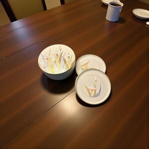Vintage Otagiri Cream Colored Lacquered Iris Box With 6 Coasters Plates